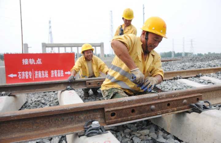 石济客专全线铺轨贯通 与济青高铁会师济南东站