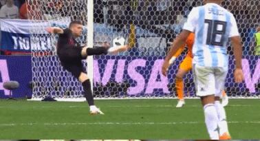 阿根廷VS 克罗地亚:阿根廷门将失误离奇送礼