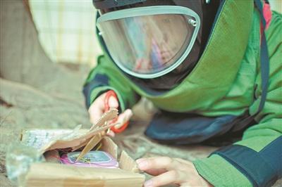 揭防排爆专业队：少谁都不行 对家人隐瞒工作性质