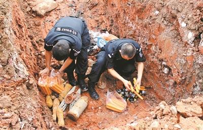 揭防排爆专业队：少谁都不行 对家人隐瞒工作性质