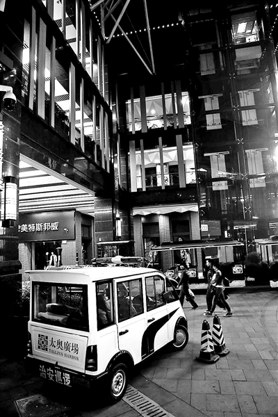 庆阳19岁女生跳楼事件:围观者是否刺激李某奕?可能涉法律问题