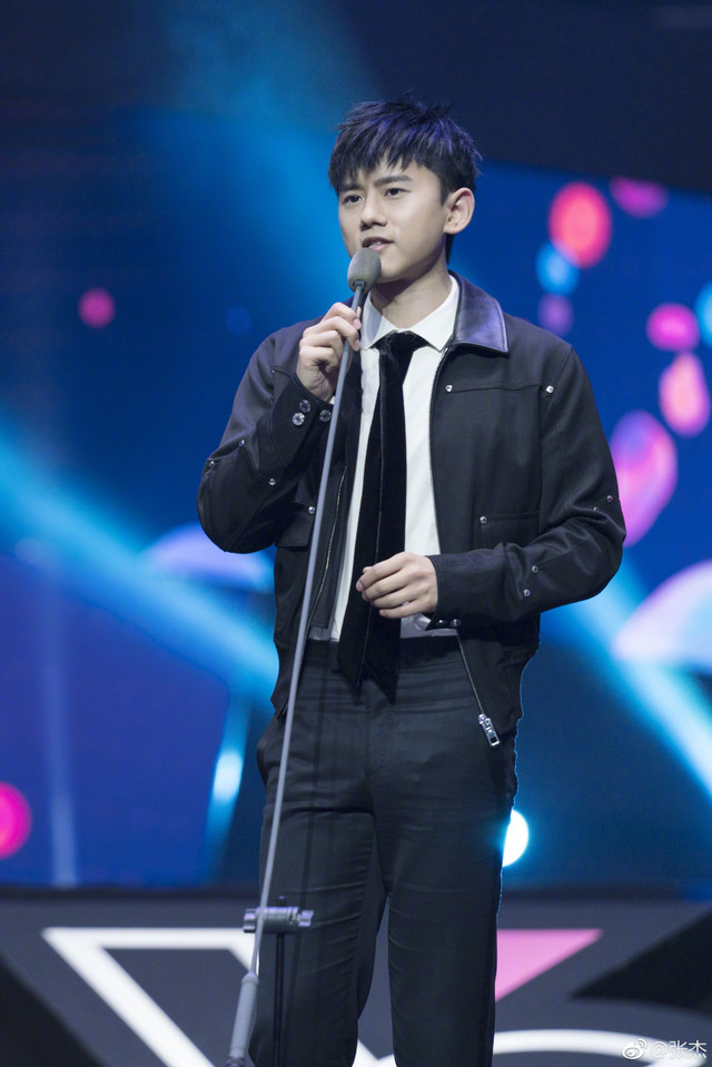 “听妈妈的话”！张杰晒妈妈美照 原来孝顺不仅仅是写一首歌这么简单！