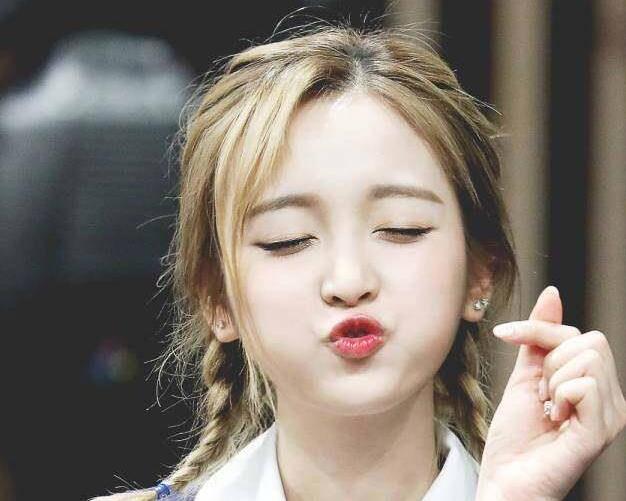 谢娜发博收吴宣仪为徒 古灵精怪的火箭少女101少女这次是立志成为谐星?