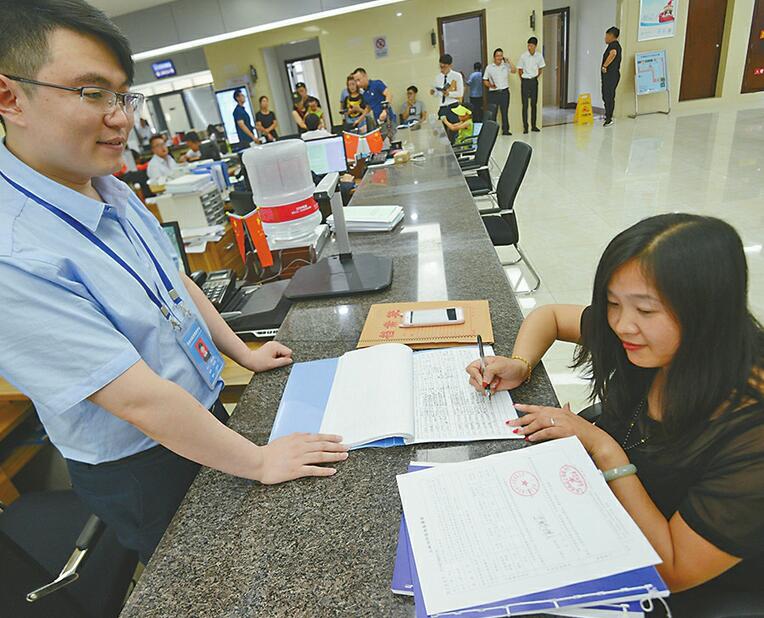 济南市国土资源系统优化营商环境打出“组合拳”：项目引进来服务靠上去，审批砍掉31项材料