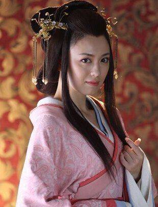 最有力的的回击！吕佳容回应已婚传闻 掏出户口本秒杀绯闻