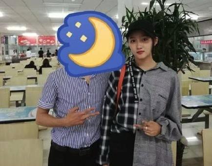满屏大长腿!网友偶遇关晓彤 真人又美又瘦又温柔又好看