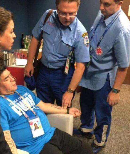 阿根廷队赢了！马拉多纳太激动被送医院 上帝之手这次放下了