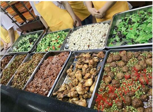 免费的午餐!高校食堂连续四天免费提供“毕业套餐” 愿记住学校的温暖