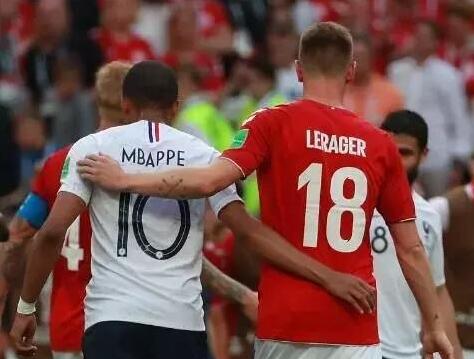 闷平！丹麦法国踢默契球惹争议 现场7.8万名球迷非常失望