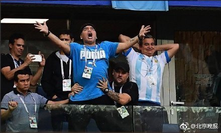 见梅西进球激动坏了？马拉多纳被送医院 老球王为阿根廷足球操碎了心