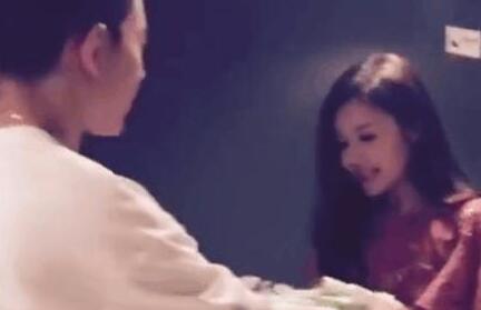 用心良苦!苏醒送刘语熙球衣