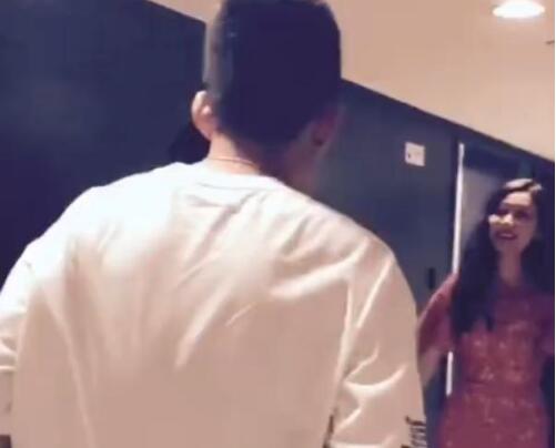 苏醒送刘语熙球衣 梅西