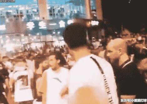 汤普森中国行起冲突 原因是球员防守动作过大 差点导致朋友受伤