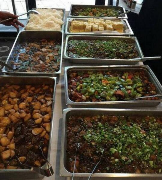 高盐高糖高热量!男足饮食遭曝光 一顿肉就要300人民币