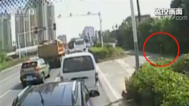 满满正能量！公交司机奋勇救路边晕倒老人