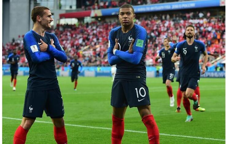 姆巴佩 忍者神龟！19岁的姆巴佩 趁韶华正好，恣意驰骋