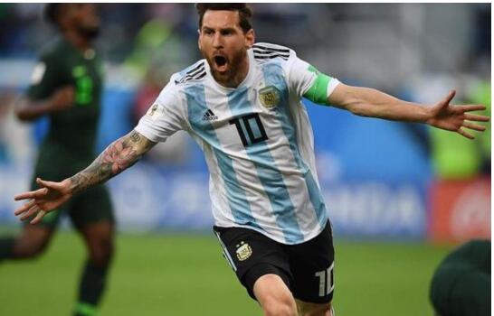 这就是足球人生！梅西头顶草坪跪地 梅西第100粒进球难转阿根廷败局