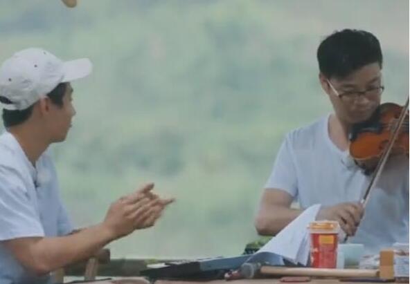 《向往的生活》王迅拉小提琴 几十年前学的技艺一点也没有丢