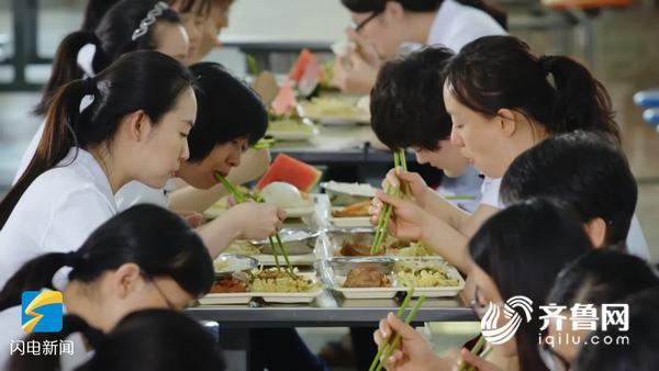 济南千名师生快闪合唱《我爱你中国》，这场面有没有感动到你