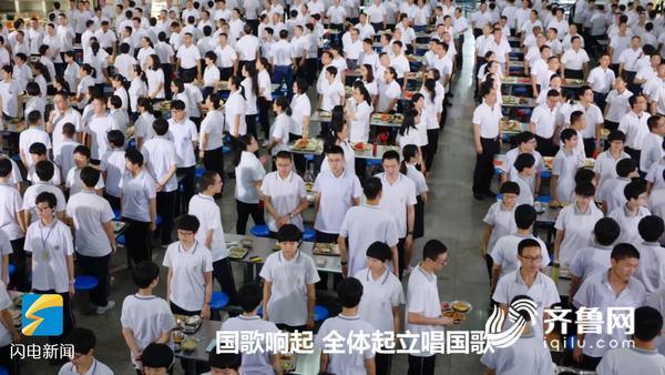 济南千名师生快闪合唱《我爱你中国》，这场面有没有感动到你