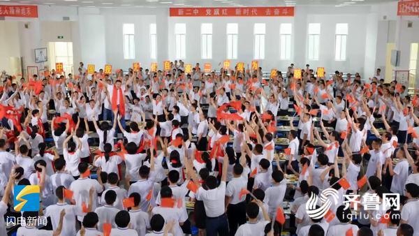 济南千名师生快闪合唱《我爱你中国》，这场面有没有感动到你