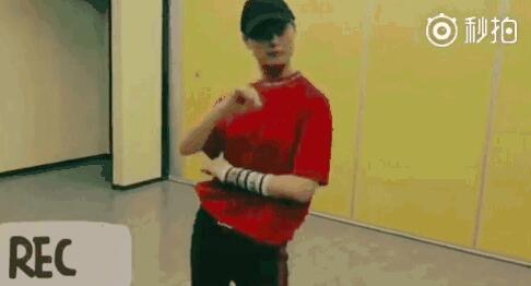 春哥舞蹈视频晒出！蔡依林助阵李宇春 这姿态简直魔力四射