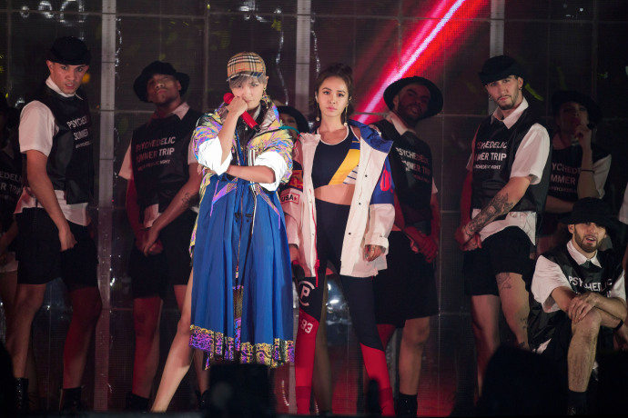 春哥舞蹈视频晒出！蔡依林助阵李宇春 这姿态简直魔力四射