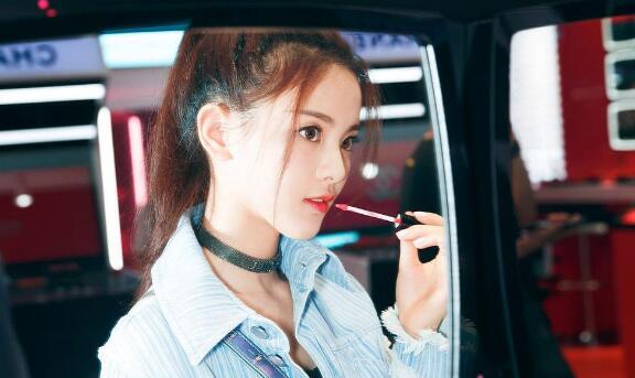 杨超越老板夸她像张柏芝 被疯狂吐槽 也真是怎