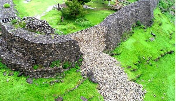 7号强台风侵袭!日本遗产城墙塌陷 冲绳今归仁