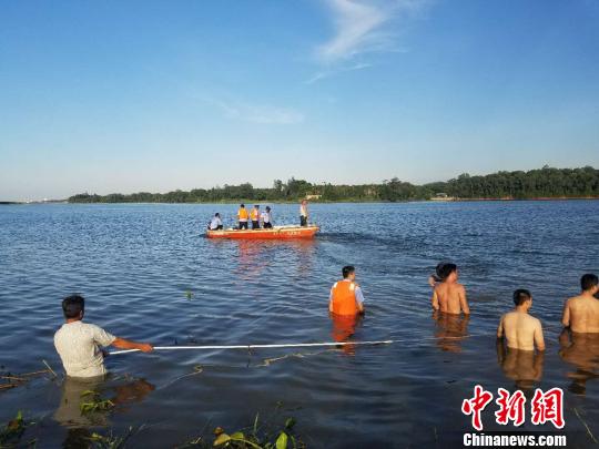 海南万宁小型飞机失事：致1死1失踪 正在全力搜救