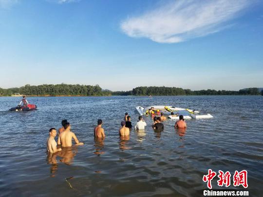 海南万宁小型飞机失事：致1死1失踪 正在全力搜救