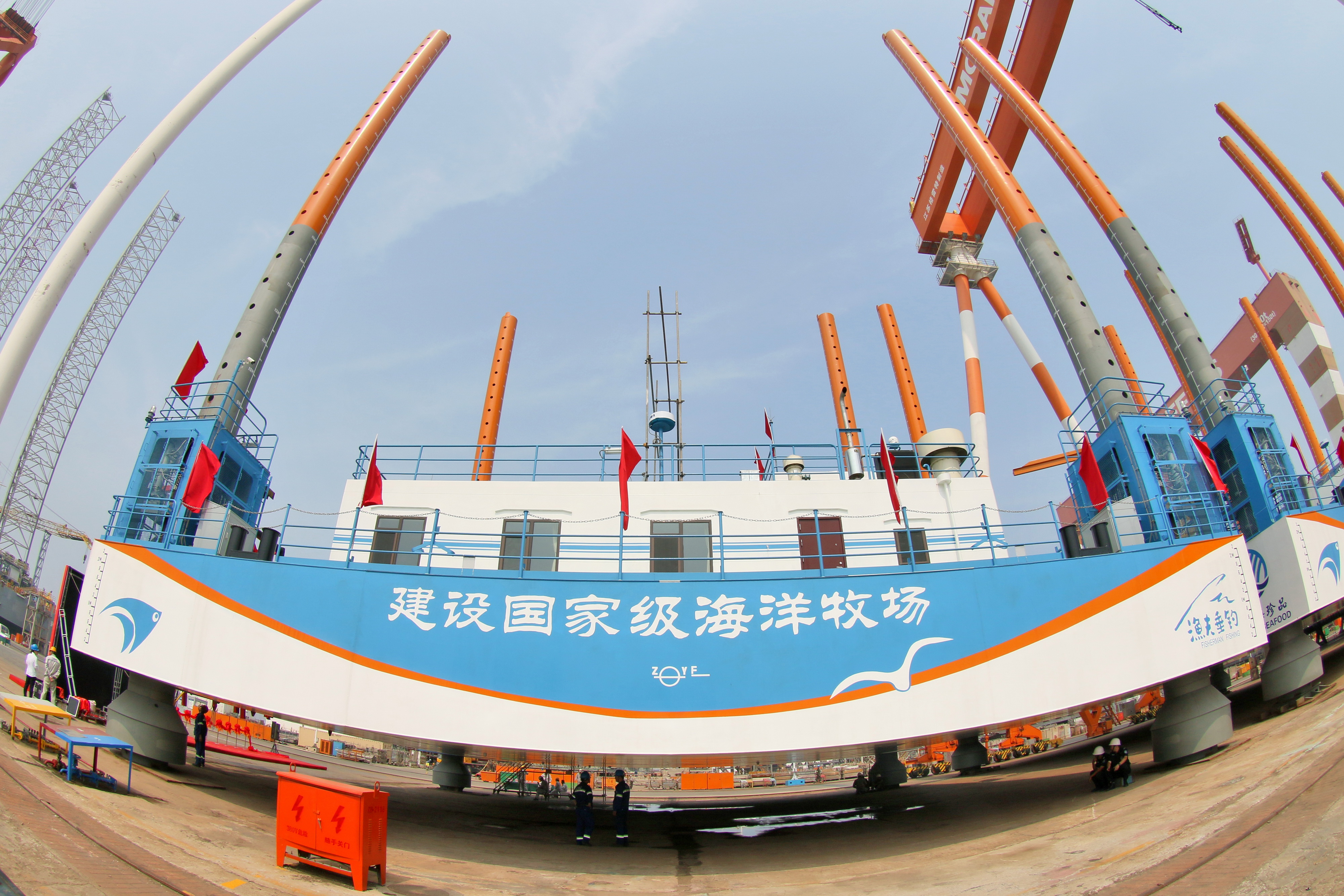 三座自升式海洋牧场平台在山东烟台交付