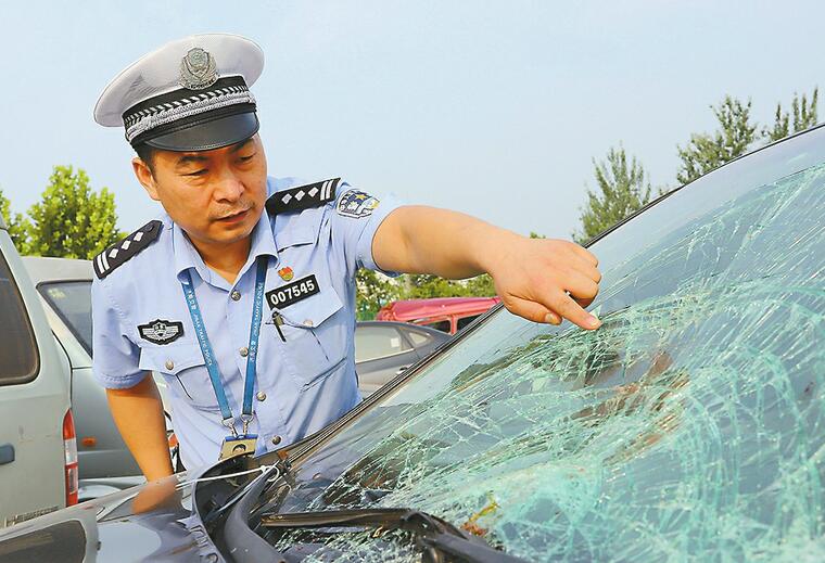 男子在南山撞人后逃逸：忙生意一夜没睡 疲劳驾驶夺走两命