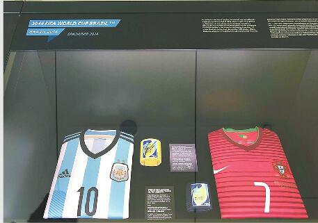 探访俄罗斯世界杯足球博物馆 首届世界杯用球不是圆的 梅罗巨幅画像被火速下架