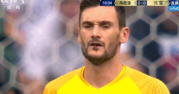 法国门将比赛中“误食”蜻蜓被直播 网友：中国花露水和蚊帐了解一下？