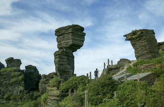 云梯万步天路远 中国梵净山何以列入世界自然遗产地？