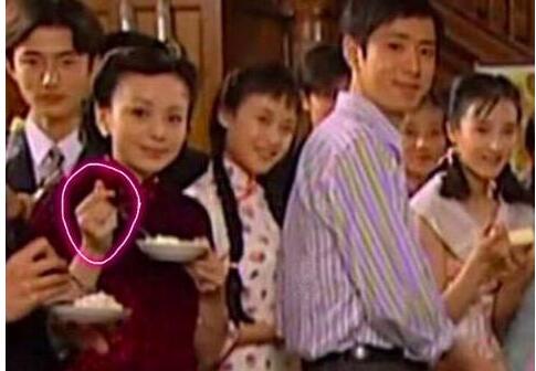 不只会催婚！雪姨是比心领头人 平板支撑马甲线不在话下