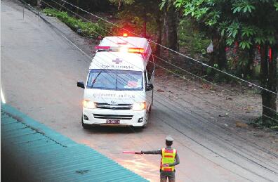 首批泰国足球男孩获救