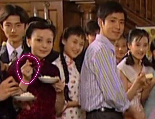 时尚的弄潮儿!雪姨比心领头人 《白娘子》赵雅芝才是