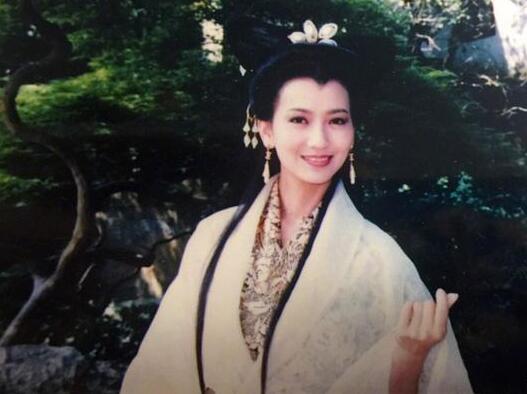 时尚的弄潮儿!雪姨比心领头人 《白娘子》赵雅芝才是