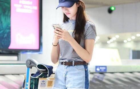 林允自曝又复胖 自我剖析：剧组伙食好 经常有奶茶喝