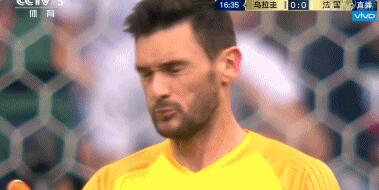 莫非是吉兆？门将赛中误食蜻蜓 看洛里痛苦的表情实在让人心疼