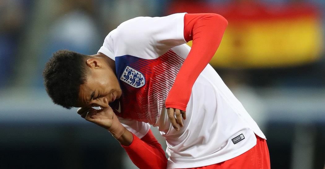 莫非是吉兆？门将赛中误食蜻蜓 看洛里痛苦的表情实在让人心疼