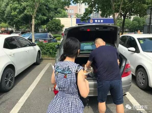 相拥而泣!首批幸存者回国:第一名幸存者是未成年的孩子