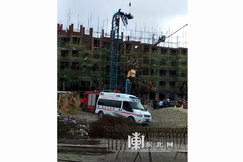 标准节上半部折断!黑龙江绥化吊倒塌 事故造成5人伤亡
