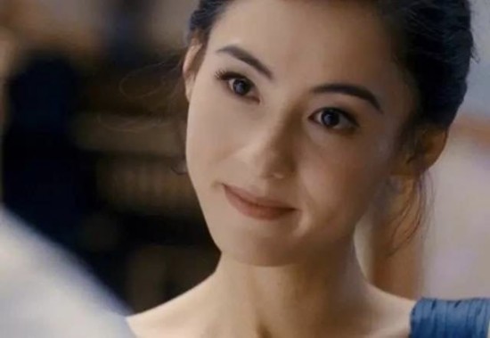 美人依旧！张柏芝与妈妈突然同框 这一家子颜值也太高了吧