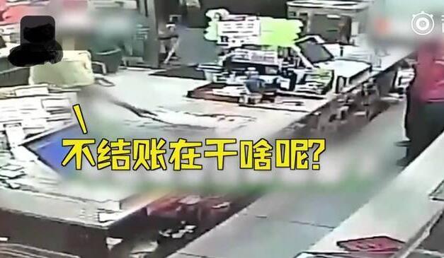 姜是老的辣!收银大姐吓懵劫匪 大姐气势汹汹吓退22岁劫匪