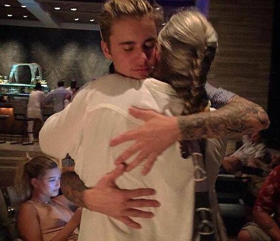 网友：齁甜！比伯表白未婚妻 比伯恋情趋于明朗和赛琳娜彻底结束