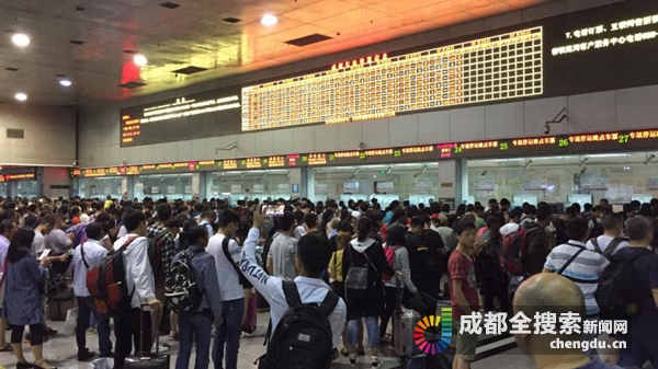 四川多趟客车停运 因暴雨影响多趟铁路旅客列车折返