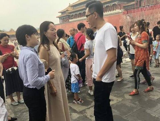 亲和力十足!网友故宫偶遇刘烨 
